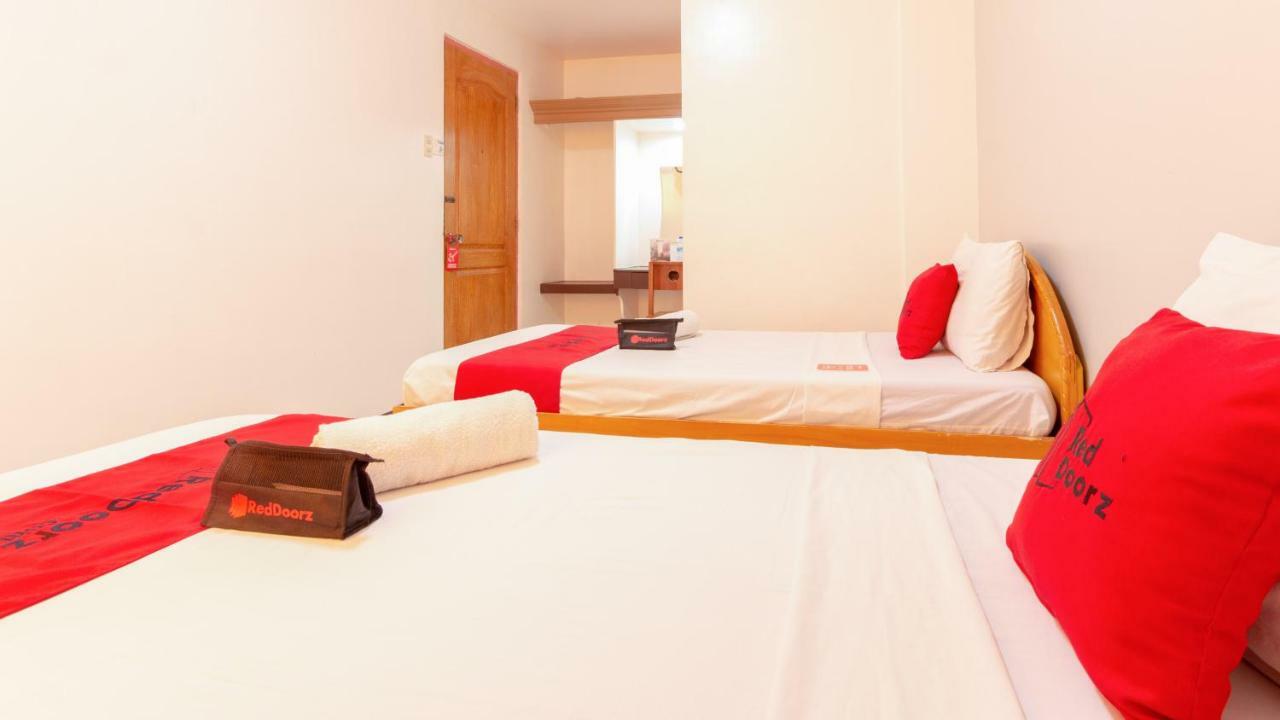 Hotel RedDoorz @ Paterno Street Tacloban Exterior foto