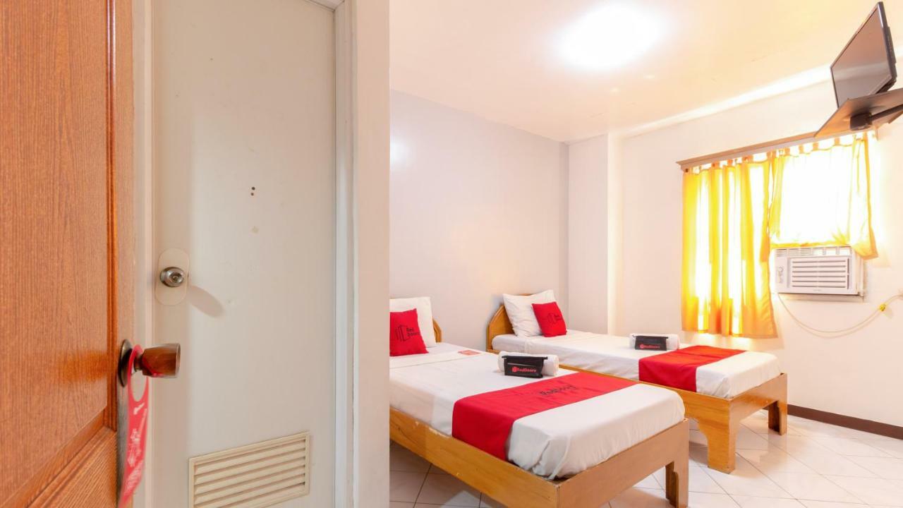 Hotel RedDoorz @ Paterno Street Tacloban Exterior foto
