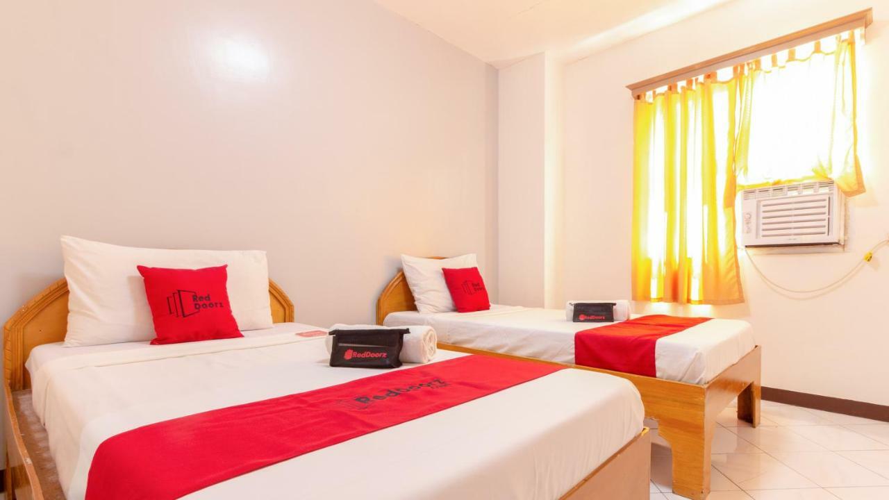 Hotel RedDoorz @ Paterno Street Tacloban Exterior foto