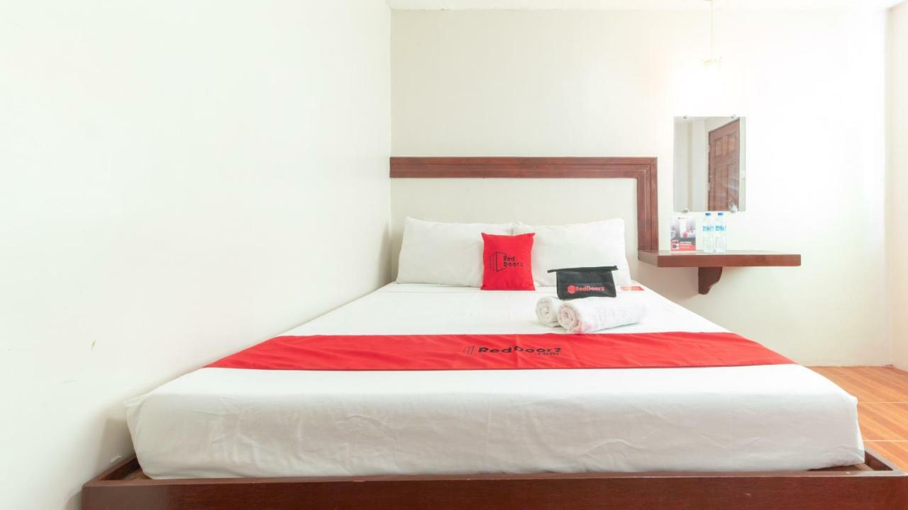 Hotel RedDoorz @ Paterno Street Tacloban Exterior foto