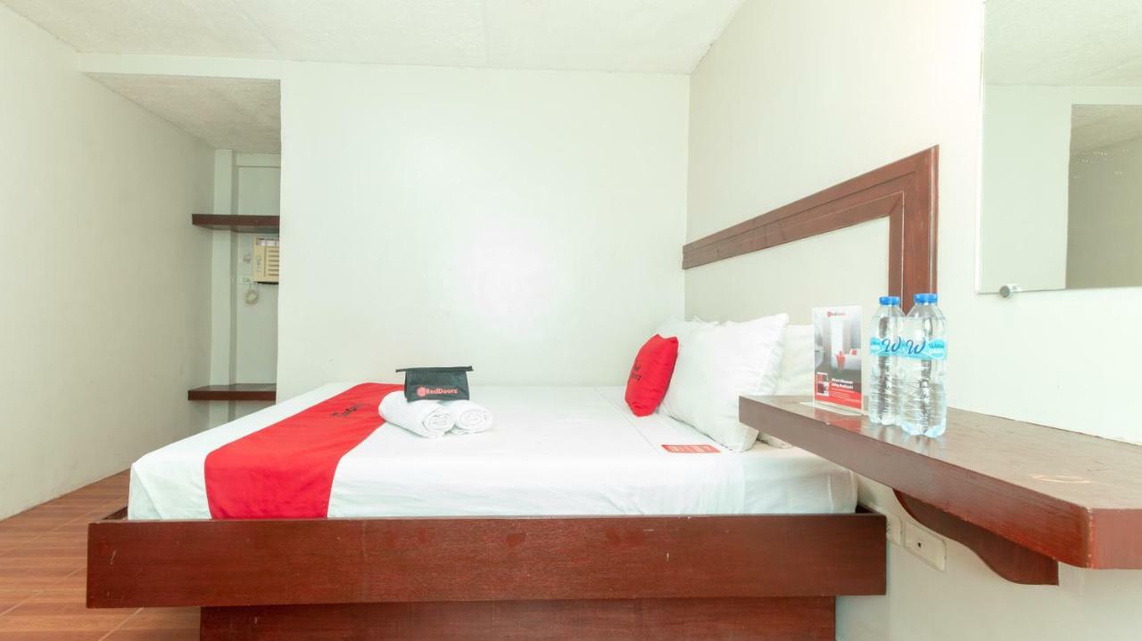 Hotel RedDoorz @ Paterno Street Tacloban Exterior foto
