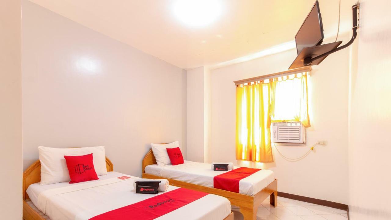 Hotel RedDoorz @ Paterno Street Tacloban Exterior foto