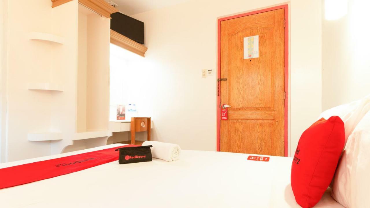 Hotel RedDoorz @ Paterno Street Tacloban Exterior foto