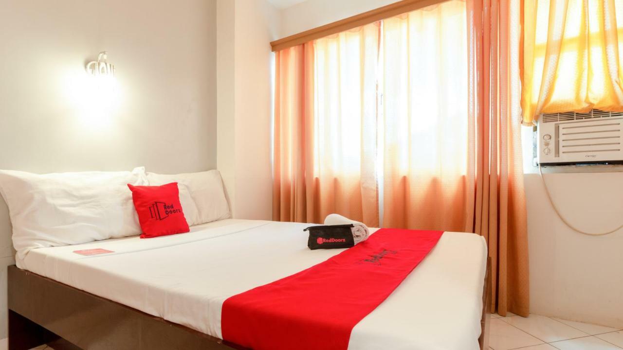 Hotel RedDoorz @ Paterno Street Tacloban Exterior foto