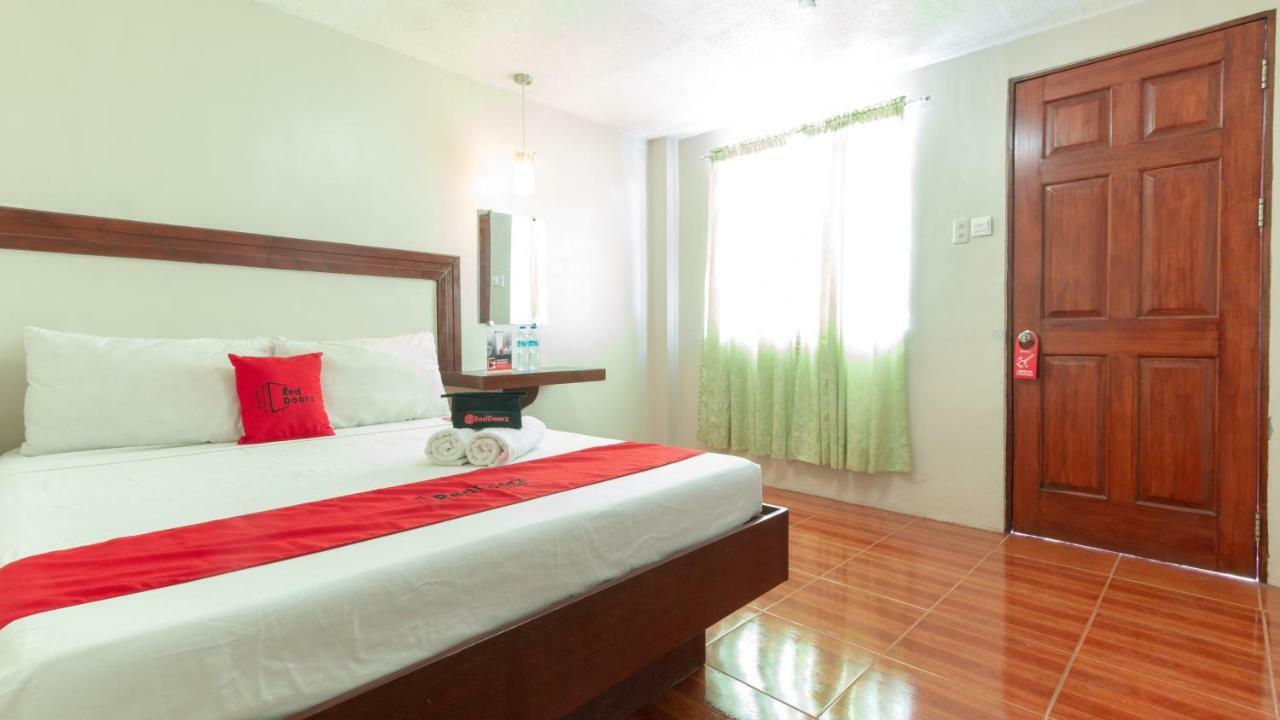 Hotel RedDoorz @ Paterno Street Tacloban Exterior foto