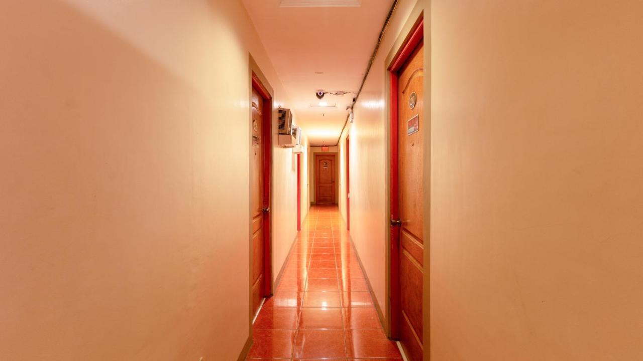 Hotel RedDoorz @ Paterno Street Tacloban Exterior foto